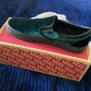 New NEVER WORN Green / Black Velvet Vans